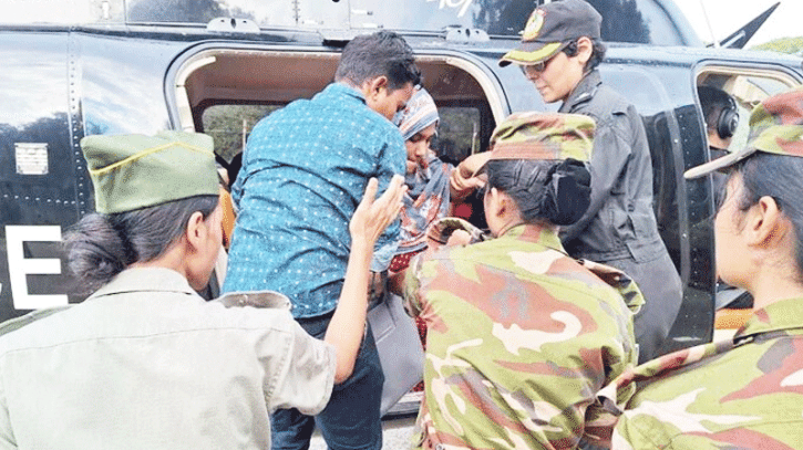 র‌্যাবের হেলিকপ্টারে ৩ গর্ভবতী নারী উদ্ধার, সিএমএইচে ভর্তি