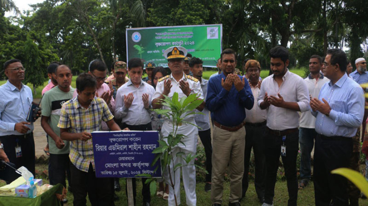 ‘বৃক্ষরোপণের মাধ্যমে পরিবেশ রক্ষায় ভূমিকা রাখবে মোংলা বন্দর’