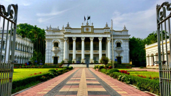 অপরূপ সৌন্দর্যে ঘেরা মহেড়া জমিদার বাড়ী